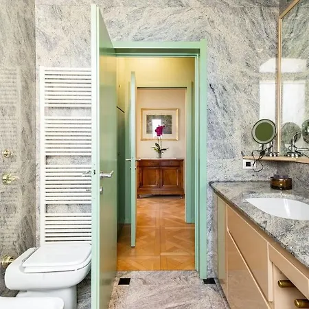 Center Luxury With Balcony Apartment Milan